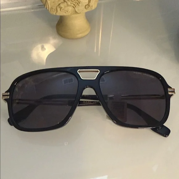 NWT Marc Jacobs Black and Gold Sunglasses. retail $205. - Picture 11 of 11